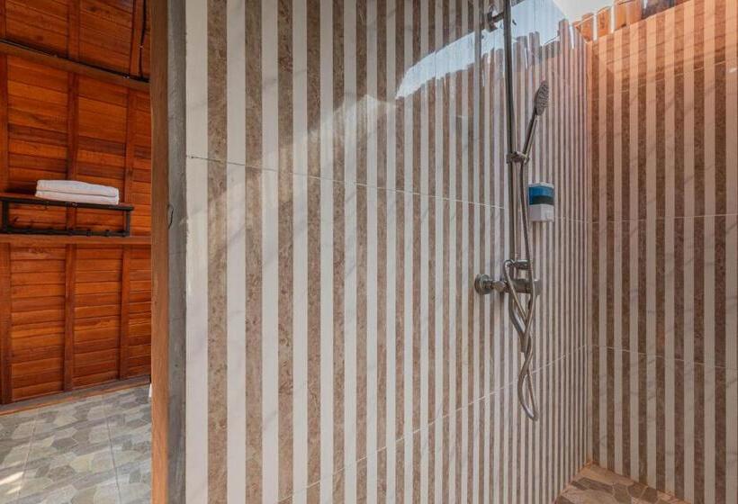 הוסטל Kubu Selat Villa And Glamping