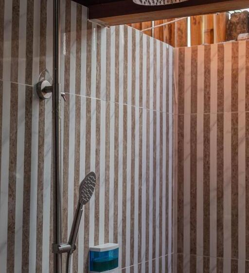 הוסטל Kubu Selat Villa And Glamping