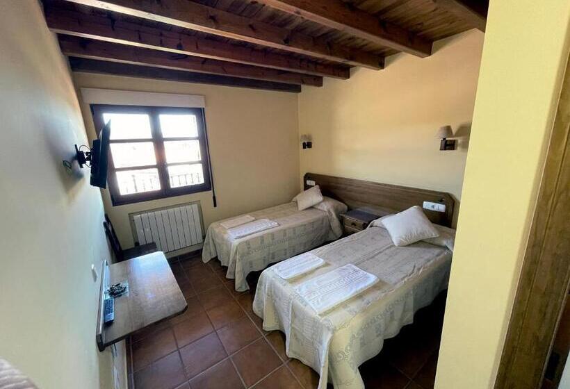 فندق صغير La Guarida De La Lleira