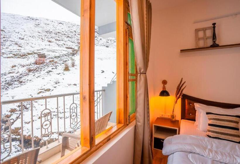 فندق صغير Zostel Sissu