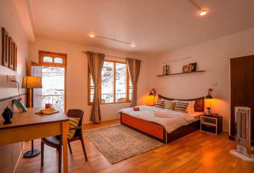 فندق صغير Zostel Sissu