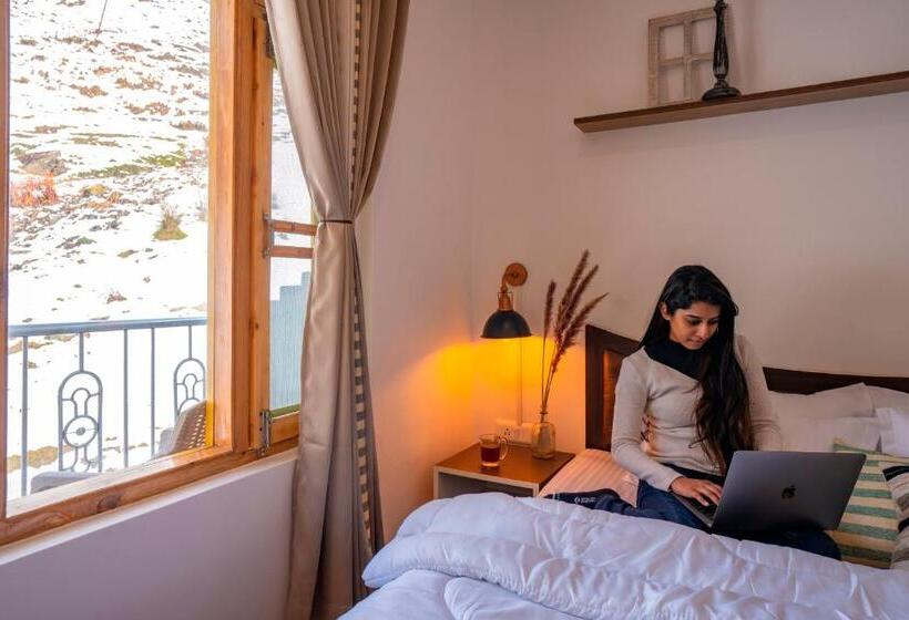 فندق صغير Zostel Sissu