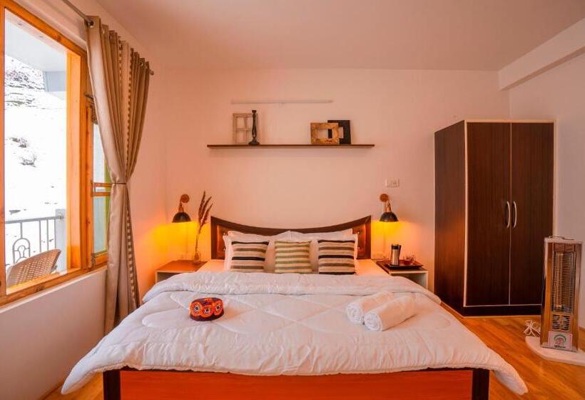 فندق صغير Zostel Sissu