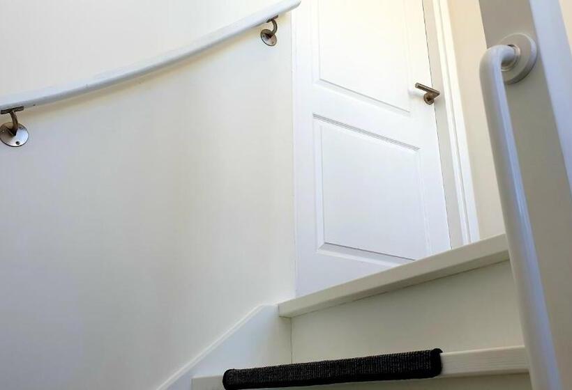 تختخواب و صبحانه Amor Guesthouse