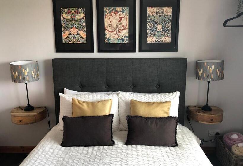 Bed and Breakfast Aurora