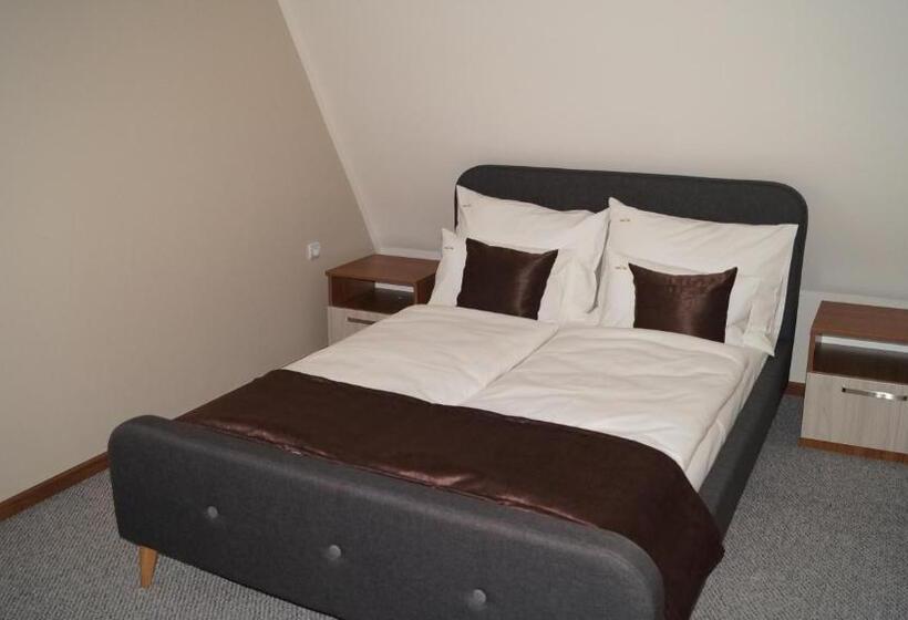 تختخواب و صبحانه Pansion Zlatna Zita