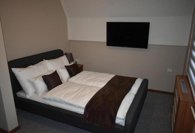 تختخواب و صبحانه Pansion Zlatna Zita