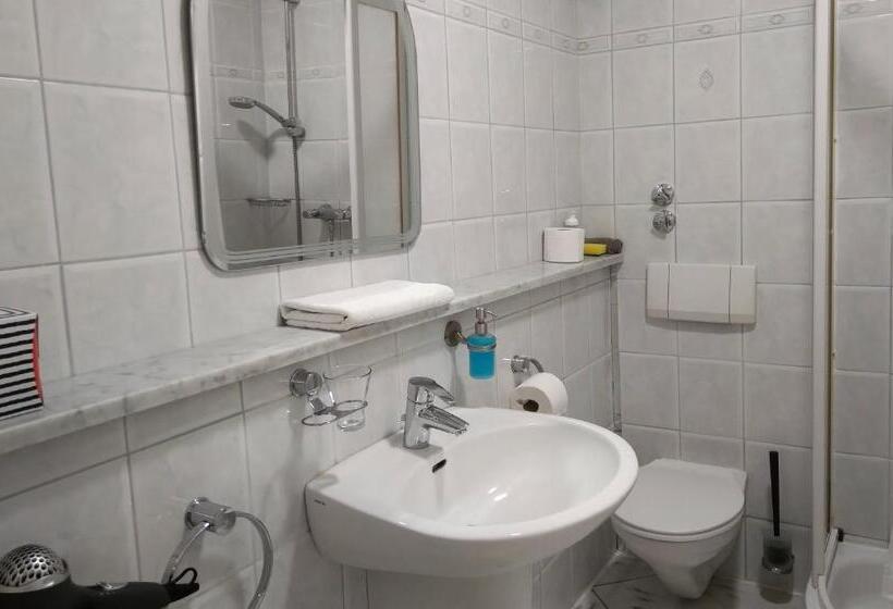 تختخواب و صبحانه Pension Bunz