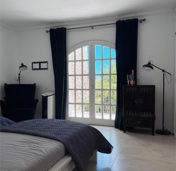 مبيت وإفطار Villa Pureza