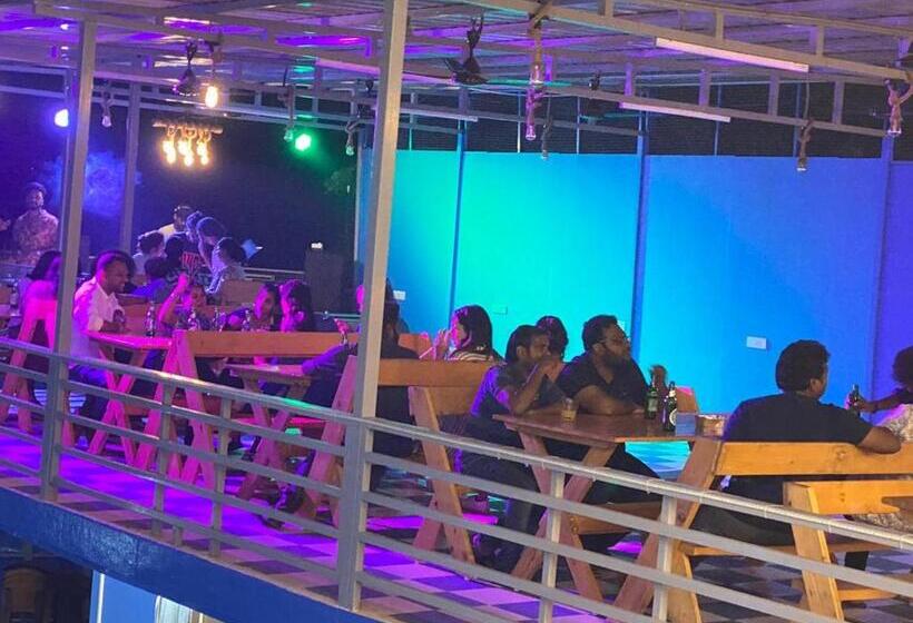 Bon Voyage Sea View Hostel