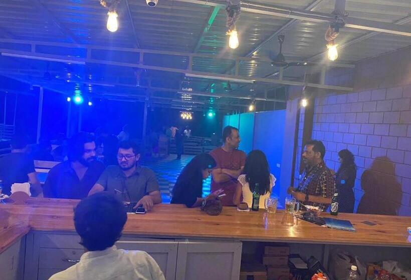 Bon Voyage Sea View Hostel