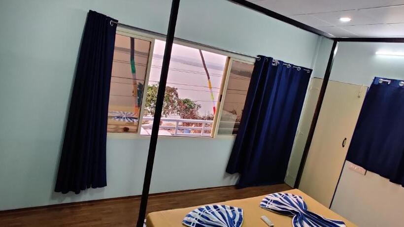 Bon Voyage Sea View Hostel