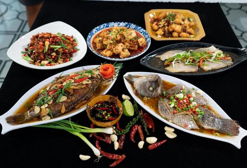 Bouasavan Hotel And Garden