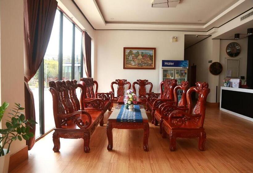 Bouasavan Hotel And Garden