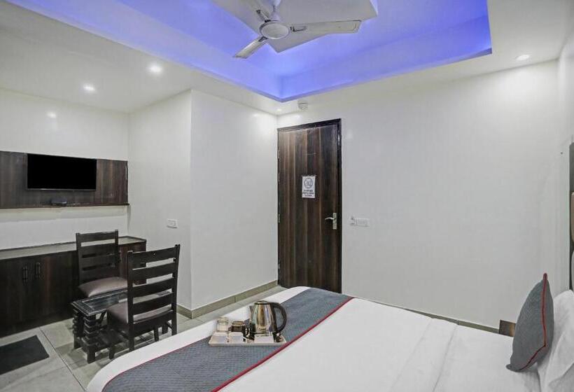 Collection O 85223 Hotel Classic