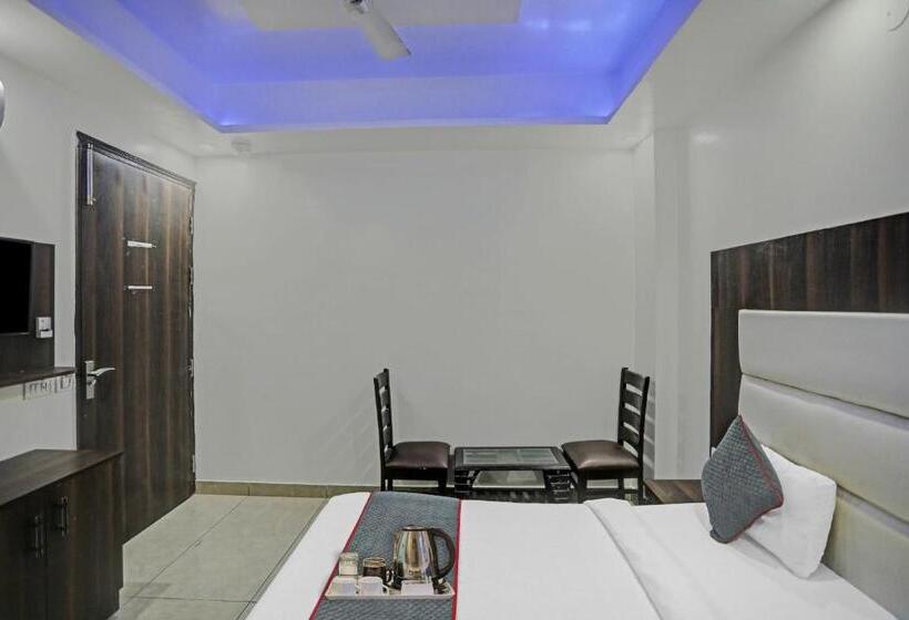 Collection O 85223 Hotel Classic