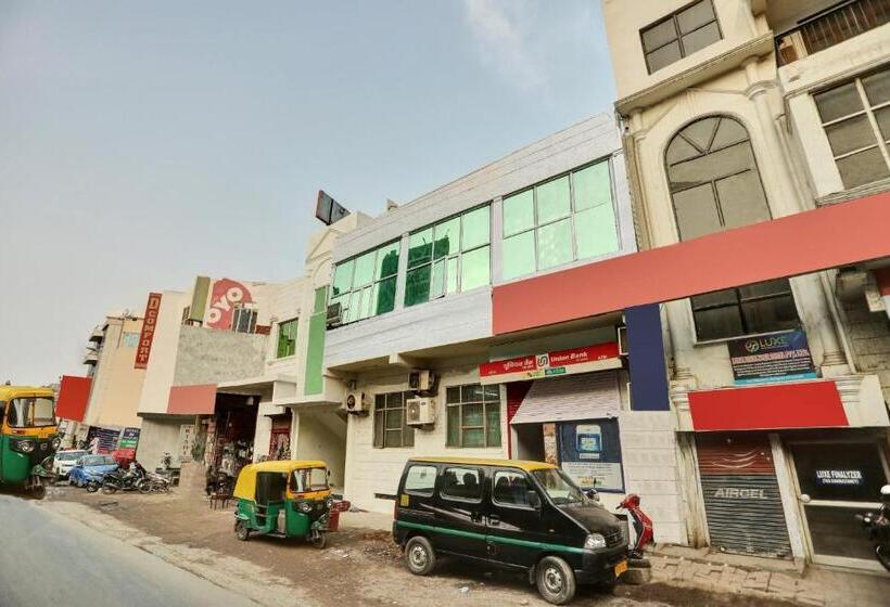 Collection O 85223 Hotel Classic