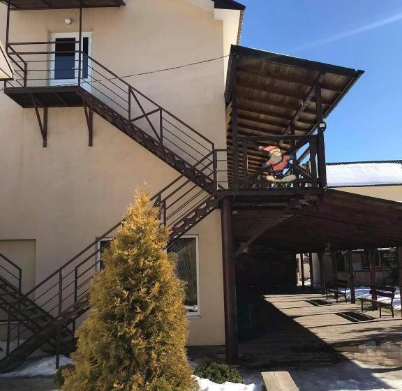 هتل туристичний комплекс «арніка»