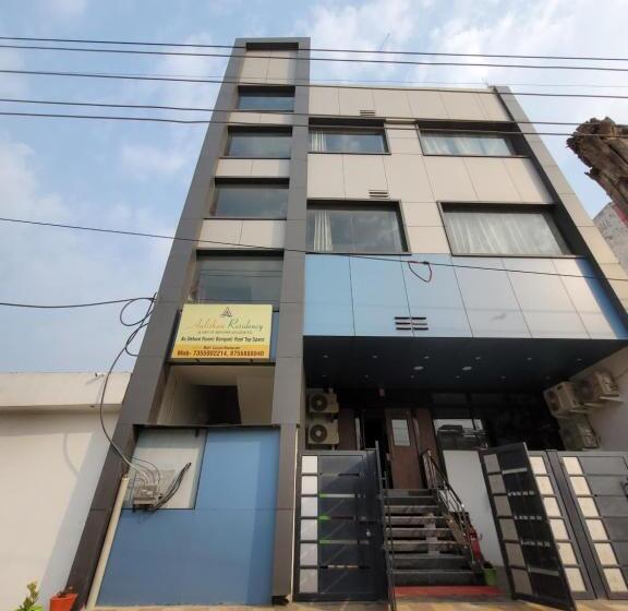 Отель Aalishan Residency