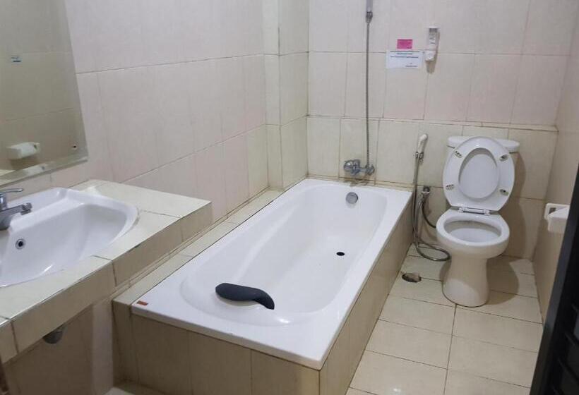 酒店 Capital O 93263 Linge Land