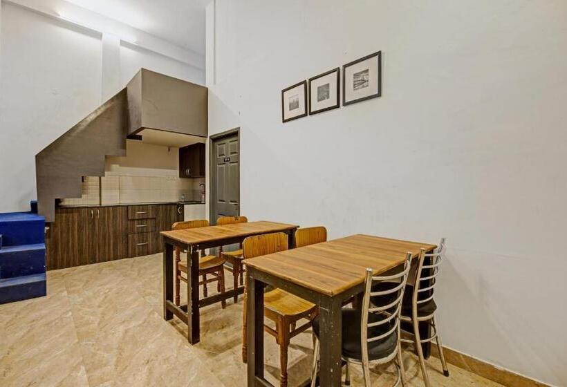 Отель Collection O 93368 Sea Moon Stays Kovalam