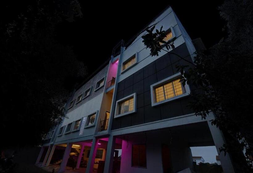 Отель Collection O 93368 Sea Moon Stays Kovalam