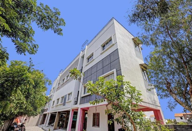 Отель Collection O 93368 Sea Moon Stays Kovalam