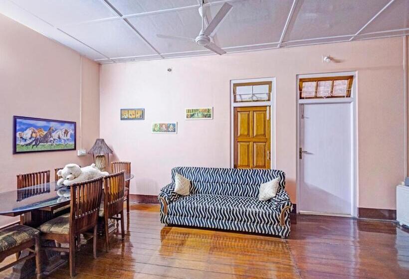 هتل Collection O D Trinayan Suites