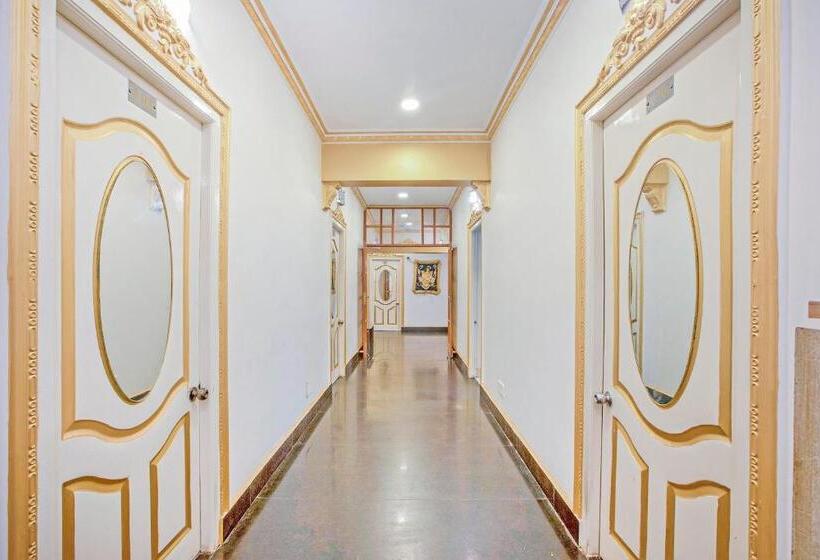 Отель Collection O Ecr Residency And Service Apartment