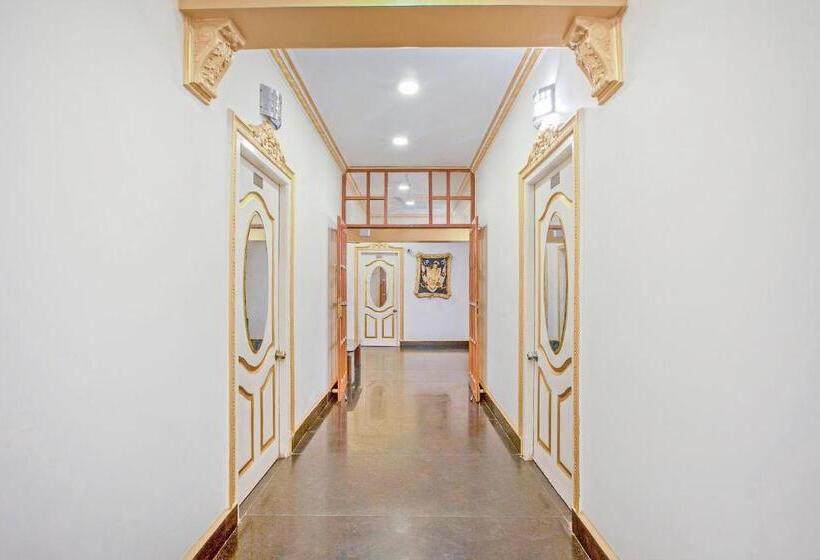 Отель Collection O Ecr Residency And Service Apartment