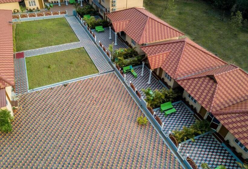 Отель Coorg Maharaja Resort And Spa