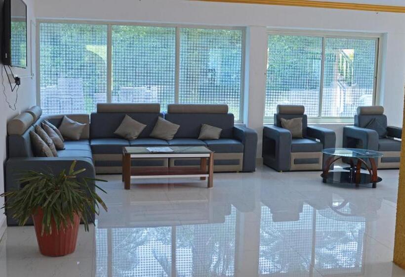 Отель Coorg Maharaja Resort And Spa