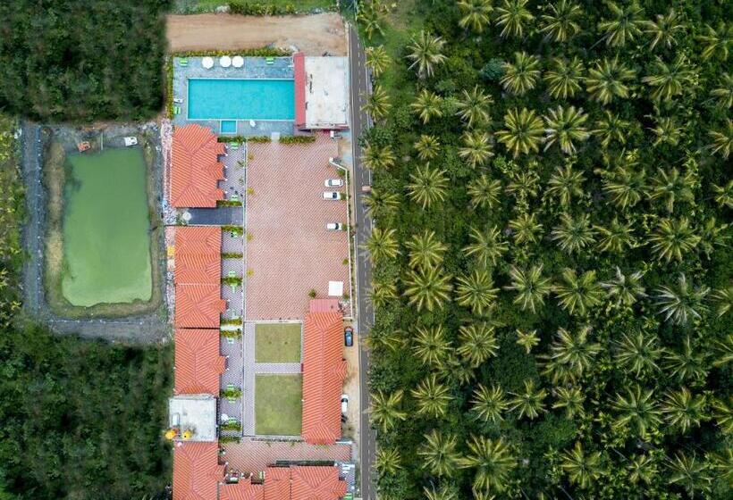 Отель Coorg Maharaja Resort And Spa