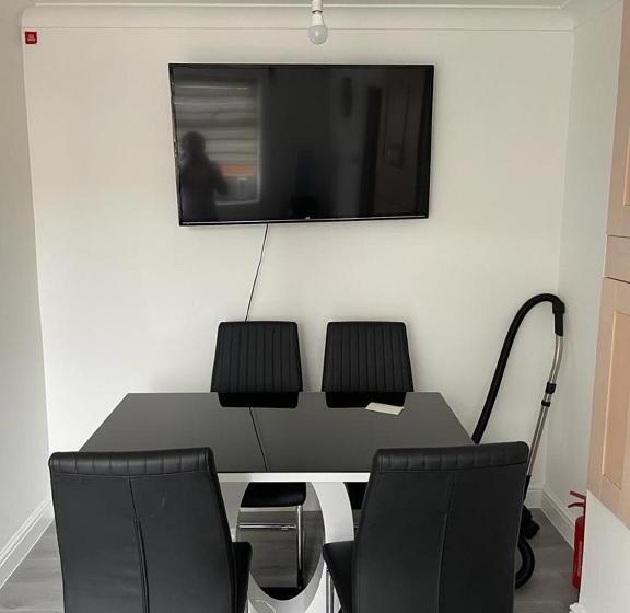 캡슐 호텔 Alder En Suite Self Caring Private Shower 2