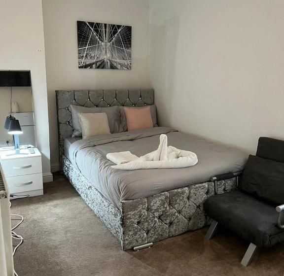 캡슐 호텔 Alder En Suite Self Caring Private Shower 2