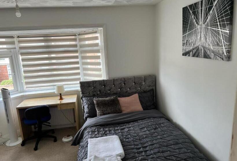 캡슐 호텔 Alder En Suite Self Catering With Private Shower 3