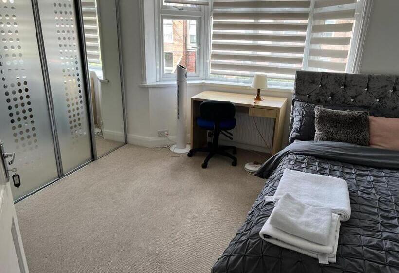 فنادق الكبسولة Alder En Suite Self Catering With Private Shower 3