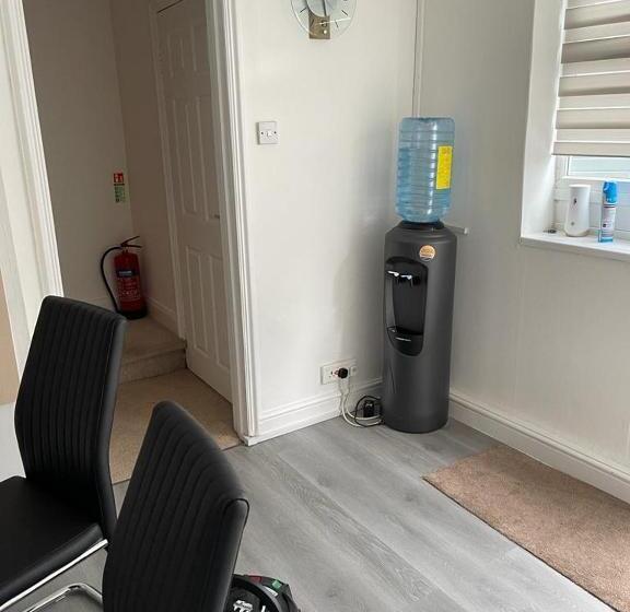 캡슐 호텔 Alder En Suite Self Catering With Private Shower 3