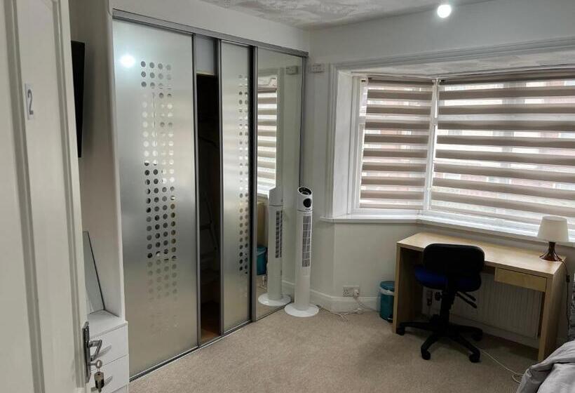 캡슐 호텔 Alder En Suite Self Catering With Private Shower 3