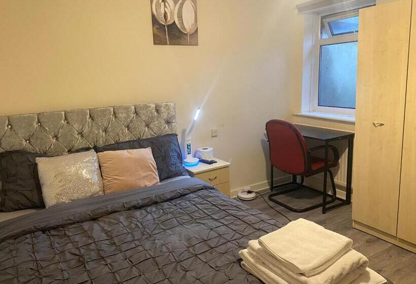 Капсульный Oтель Blackberry Rooms Self Catering