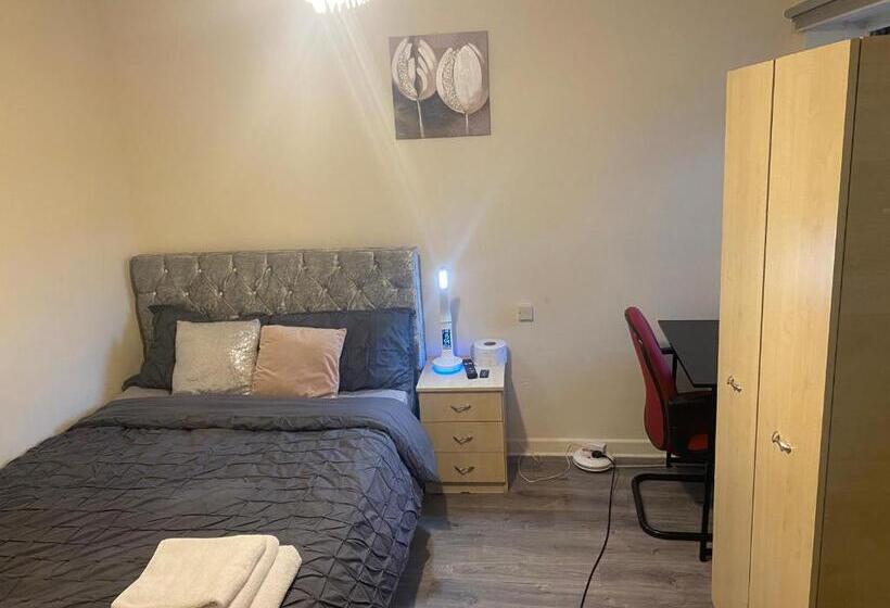 Капсульный Oтель Blackberry Rooms Self Catering