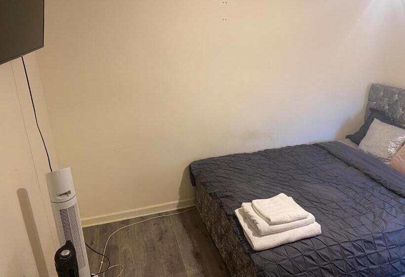 Капсульный Oтель Blackberry Rooms Self Catering