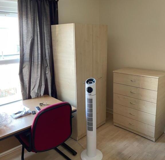 Капсульный Oтель Blackberry Rooms Self Catering