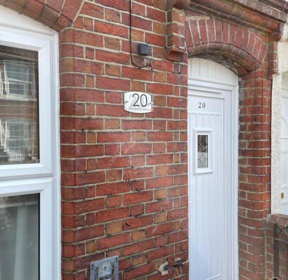 Капсульный Oтель Blackberry Rooms Self Catering