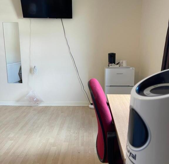 Капсульный Oтель Blackberry Rooms Self Catering