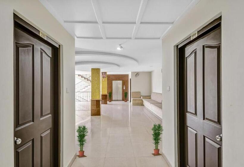 ホテル Kalapurackal Residency