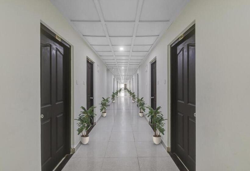 ホテル Kalapurackal Residency