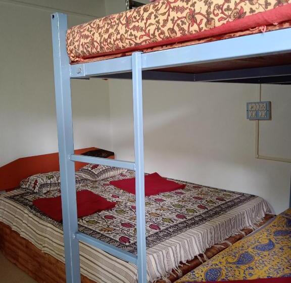 Отель Gundappa Cafe Gokarna Kudle Beach