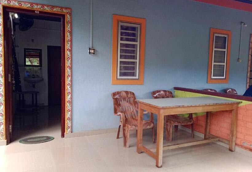 Отель Gundappa Cafe Gokarna Kudle Beach