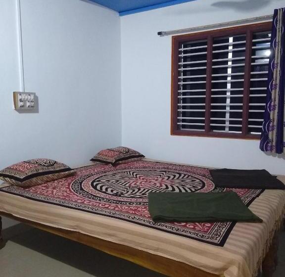 Отель Gundappa Cafe Gokarna Kudle Beach